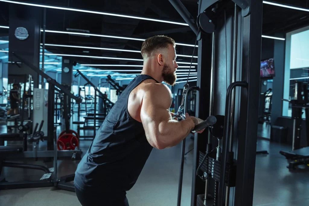 Male athlete working out. Designed by Freepik.